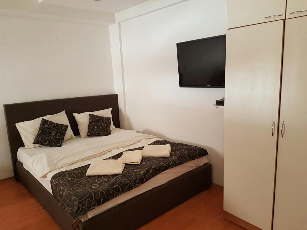 Elizabeth House Aparthotel Skopje Ngoại thất bức ảnh